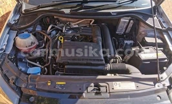 Acheter Occasion Voiture Volkswagen Polo Gris à Les chutes Victoria, Matabeleland Nord Acheter Occasion Voiture Volkswagen Polo Gris à Les chutes Victoria, Matabeleland Nord