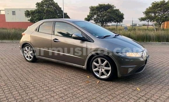 Nunua Ilio tumika Honda Civic Fedha Gari ndani ya Beitbridge nchini Matabeleland Kusini