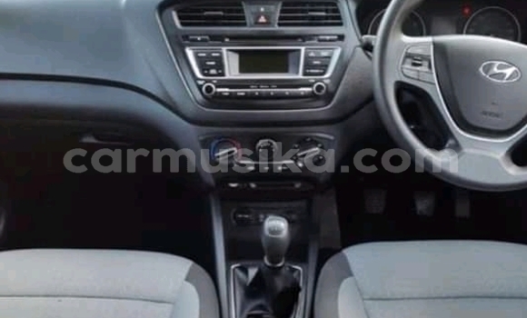 Acheter Occasion Voiture Hyundai i20 Rouge à Les chutes Victoria, Matabeleland Nord Acheter Occasion Voiture Hyundai i20 Rouge à Les chutes Victoria, Matabeleland Nord