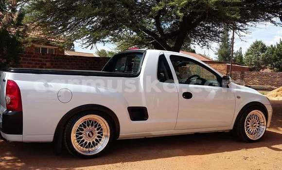 Buy Used Opel Corsa White Car in Beitbridge in Matabeleland South Buy Used Opel Corsa White Car in Beitbridge in Matabeleland South