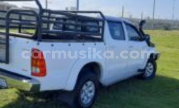 Buy Used Toyota Hilux White Car in Beitbridge in Matabeleland South Buy Used Toyota Hilux White Car in Beitbridge in Matabeleland South