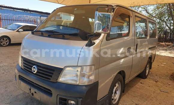 Nunua Imported Nissan Caravan Fedha Gari ndani ya Beitbridge nchini Matabeleland Kusini
