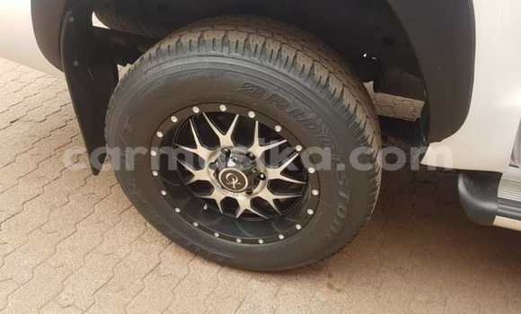 Acheter Occasion Voiture Toyota Hilux Blanc à Beitbridge, Matabeleland South Acheter Occasion Voiture Toyota Hilux Blanc à Beitbridge, Matabeleland South