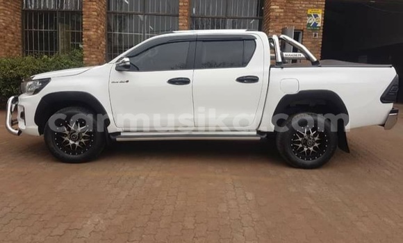 Acheter Occasion Voiture Toyota Hilux Blanc à Beitbridge, Matabeleland South Acheter Occasion Voiture Toyota Hilux Blanc à Beitbridge, Matabeleland South