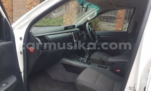 Acheter Occasion Voiture Toyota Hilux Blanc à Beitbridge, Matabeleland South Acheter Occasion Voiture Toyota Hilux Blanc à Beitbridge, Matabeleland South