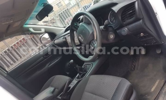 Acheter Occasion Voiture Toyota Hilux Blanc à Beitbridge, Matabeleland South Acheter Occasion Voiture Toyota Hilux Blanc à Beitbridge, Matabeleland South