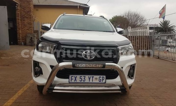 Acheter Occasion Voiture Toyota Hilux Blanc à Beitbridge, Matabeleland South Acheter Occasion Voiture Toyota Hilux Blanc à Beitbridge, Matabeleland South