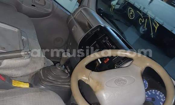 Buy Import Toyota HiAce White Truck in Beitbridge in Matabeleland South