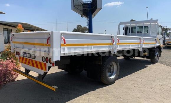 Acheter Occasion Utilitaire Nissan UD Blanc à Beitbridge, Matabeleland South Acheter Occasion Utilitaire Nissan UD Blanc à Beitbridge, Matabeleland South