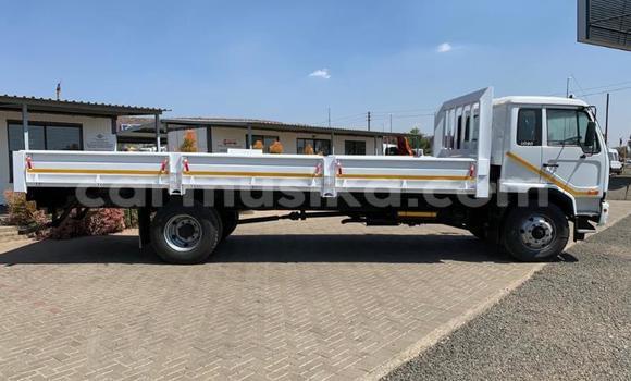 Acheter Occasion Utilitaire Nissan UD Blanc à Beitbridge, Matabeleland South Acheter Occasion Utilitaire Nissan UD Blanc à Beitbridge, Matabeleland South