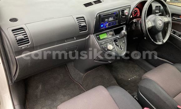 Buy Used Toyota Wish White Car in Beitbridge in Matabeleland South Buy Used Toyota Wish White Car in Beitbridge in Matabeleland South