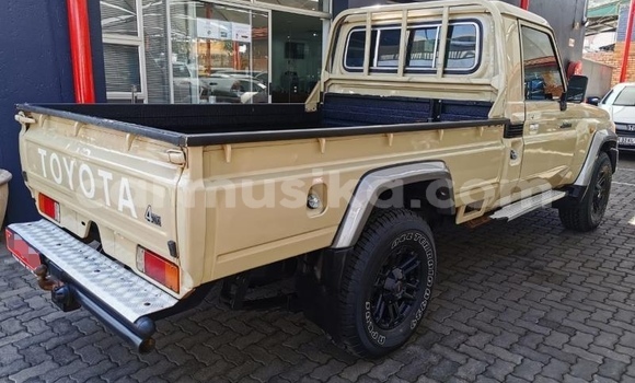 Buy Used Toyota Land Cruiser Brown Car in Beitbridge in Matabeleland South Buy Used Toyota Land Cruiser Brown Car in Beitbridge in Matabeleland South