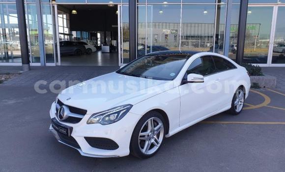 Acheter Occasion Voiture Mercedes‒Benz E–Class Blanc à Harare, Harare Acheter Occasion Voiture Mercedes‒Benz E–Class Blanc à Harare, Harare