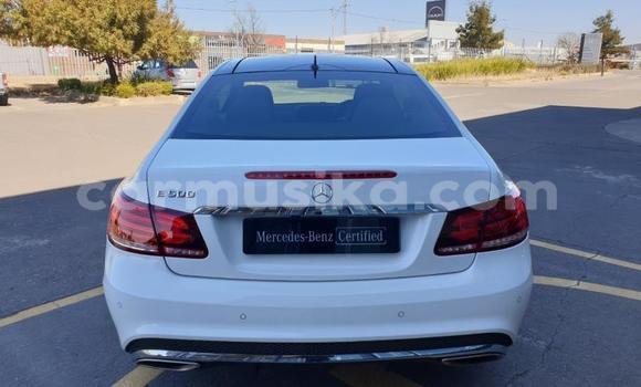 Acheter Occasion Voiture Mercedes‒Benz E–Class Blanc à Harare, Harare Acheter Occasion Voiture Mercedes‒Benz E–Class Blanc à Harare, Harare