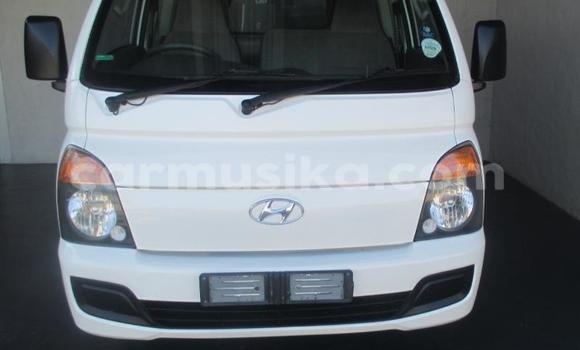 Nunua Ilio tumika Hyundai H200 Nyeupe Gari ndani ya Harare nchini Harare