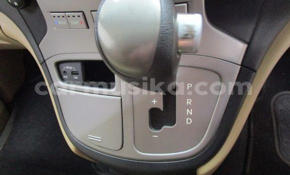 Nunua Ilio tumika Hyundai H1 Fedha Gari ndani ya Harare nchini Harare Nunua Ilio tumika Hyundai H1 Fedha Gari ndani ya Harare nchini Harare