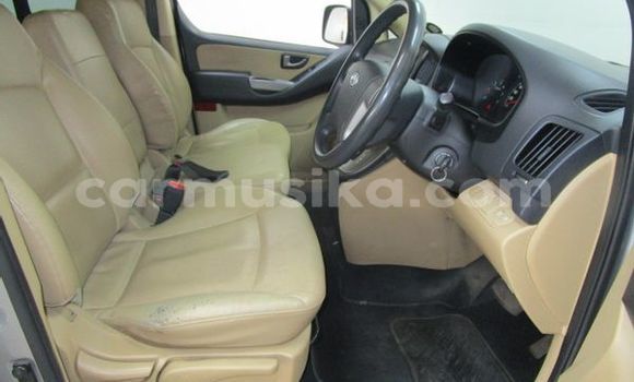 Nunua Ilio tumika Hyundai H1 Fedha Gari ndani ya Harare nchini Harare Nunua Ilio tumika Hyundai H1 Fedha Gari ndani ya Harare nchini Harare