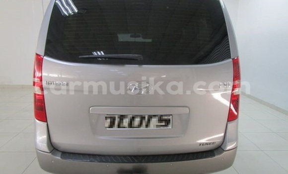 Nunua Ilio tumika Hyundai H1 Fedha Gari ndani ya Harare nchini Harare Nunua Ilio tumika Hyundai H1 Fedha Gari ndani ya Harare nchini Harare