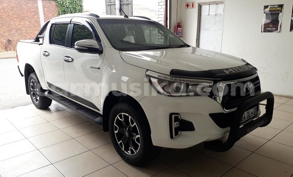 Nunua Ilio tumika Toyota Highlander Nyeupe Gari ndani ya Beitbridge nchini Matabeleland Kusini