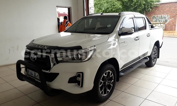 Buy Used Toyota Highlander White Car in Beitbridge in Matabeleland South Buy Used Toyota Highlander White Car in Beitbridge in Matabeleland South