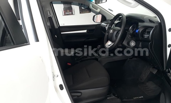 Buy Used Toyota Highlander White Car in Beitbridge in Matabeleland South Buy Used Toyota Highlander White Car in Beitbridge in Matabeleland South