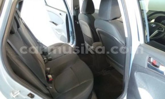 Nunua Ilio tumika Hyundai Accent Beige Gari ndani ya Beitbridge nchini Matabeleland Kusini Nunua Ilio tumika Hyundai Accent Beige Gari ndani ya Beitbridge nchini Matabeleland Kusini