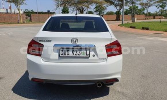 Acheter Occasion Voiture Honda Ballade Blanc à Beitbridge, Matabeleland South Acheter Occasion Voiture Honda Ballade Blanc à Beitbridge, Matabeleland South