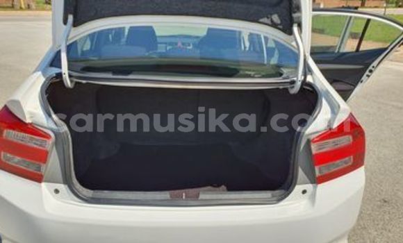 Acheter Occasion Voiture Honda Ballade Blanc à Beitbridge, Matabeleland South Acheter Occasion Voiture Honda Ballade Blanc à Beitbridge, Matabeleland South