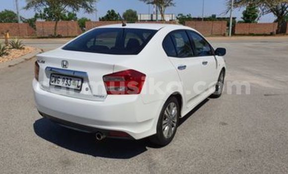 Acheter Occasion Voiture Honda Ballade Blanc à Beitbridge, Matabeleland South Acheter Occasion Voiture Honda Ballade Blanc à Beitbridge, Matabeleland South