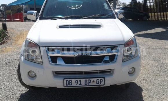 Nunua Ilio tumika Isuzu KB Nyeupe Gari ndani ya Beitbridge nchini Matabeleland Kusini