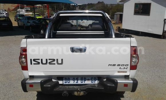 Tenga Tsaru Isuzu KB Chena Mota in Beitbridge in Matabeleland South Tenga Tsaru Isuzu KB Chena Mota in Beitbridge in Matabeleland South