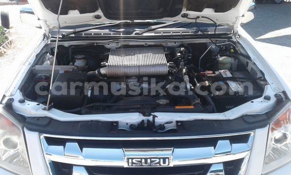 Tenga Tsaru Isuzu KB Chena Mota in Beitbridge in Matabeleland South Tenga Tsaru Isuzu KB Chena Mota in Beitbridge in Matabeleland South