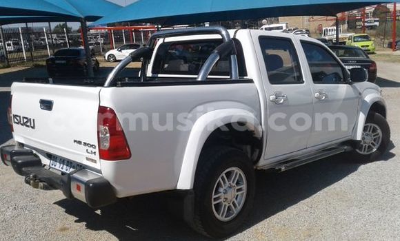 Tenga Tsaru Isuzu KB Chena Mota in Beitbridge in Matabeleland South Tenga Tsaru Isuzu KB Chena Mota in Beitbridge in Matabeleland South