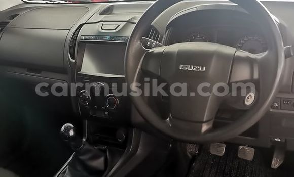 Nunua Ilio tumika Isuzu D–MAX Nyeupe Gari ndani ya Beitbridge nchini Matabeleland Kusini Nunua Ilio tumika Isuzu D–MAX Nyeupe Gari ndani ya Beitbridge nchini Matabeleland Kusini