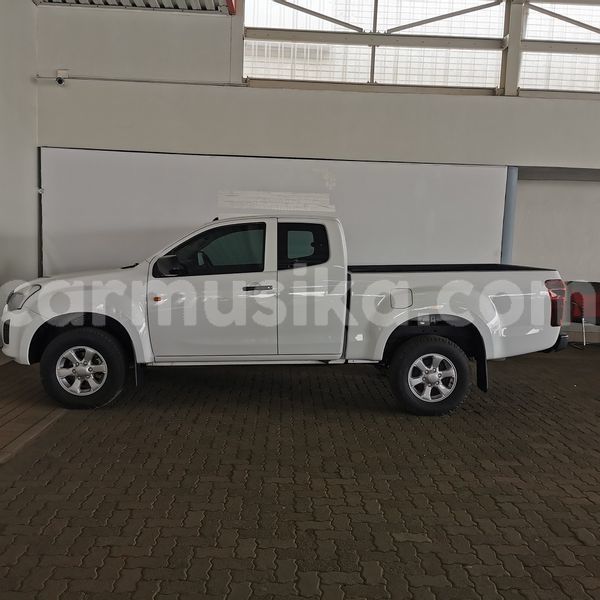 Big with watermark isuzu d max matabeleland south beitbridge 18940