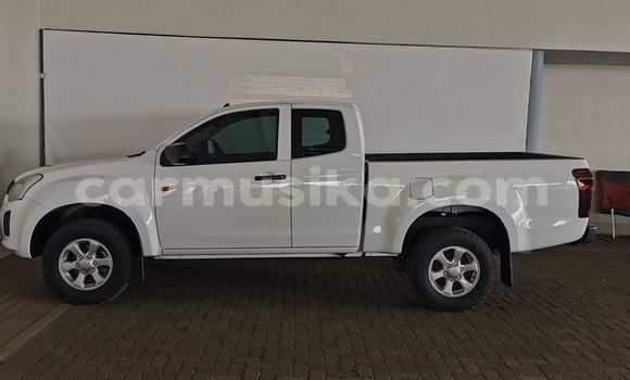 Nunua Ilio tumika Isuzu D–MAX Nyeupe Gari ndani ya Beitbridge nchini Matabeleland Kusini Nunua Ilio tumika Isuzu D–MAX Nyeupe Gari ndani ya Beitbridge nchini Matabeleland Kusini