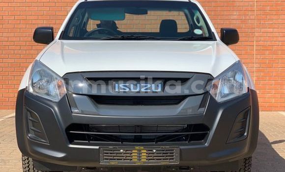 Tenga Tsaru Isuzu D–MAX Chena Mota in Beitbridge in Matabeleland South