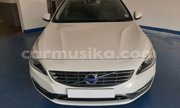 Acheter Occasion Voiture Volvo S40 Blanc à Beitbridge, Matabeleland South