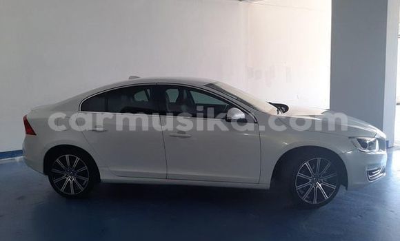 Buy Used Volvo S40 White Car in Beitbridge in Matabeleland South Buy Used Volvo S40 White Car in Beitbridge in Matabeleland South