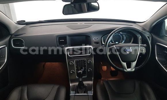 Buy Used Volvo S40 White Car in Beitbridge in Matabeleland South Buy Used Volvo S40 White Car in Beitbridge in Matabeleland South