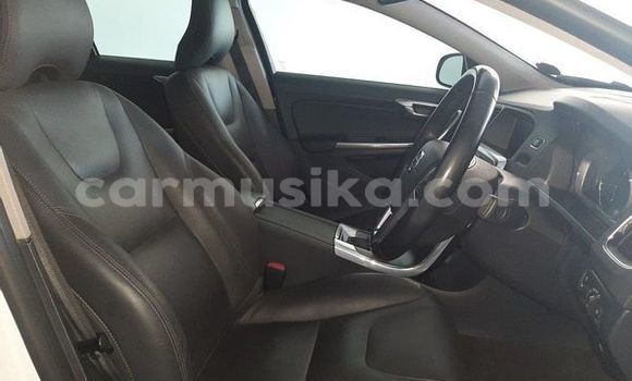 Buy Used Volvo S40 White Car in Beitbridge in Matabeleland South Buy Used Volvo S40 White Car in Beitbridge in Matabeleland South