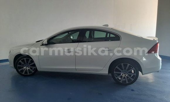 Buy Used Volvo S40 White Car in Beitbridge in Matabeleland South Buy Used Volvo S40 White Car in Beitbridge in Matabeleland South