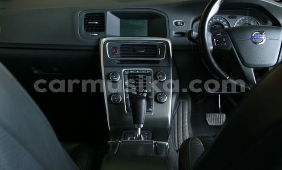 Acheter Occasion Voiture Volvo V60 Beige à Beitbridge, Matabeleland South Acheter Occasion Voiture Volvo V60 Beige à Beitbridge, Matabeleland South