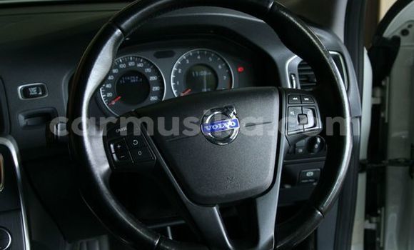 Acheter Occasion Voiture Volvo V60 Beige à Beitbridge, Matabeleland South Acheter Occasion Voiture Volvo V60 Beige à Beitbridge, Matabeleland South