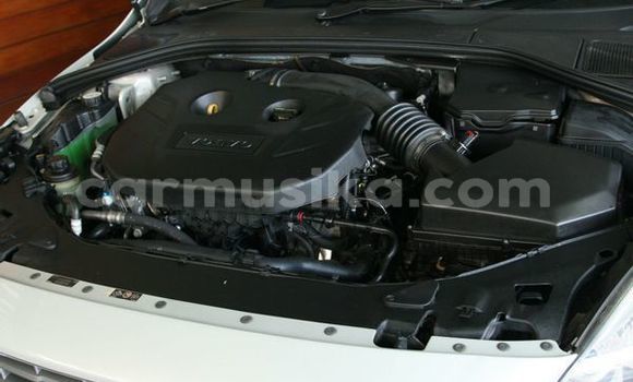 Acheter Occasion Voiture Volvo V60 Beige à Beitbridge, Matabeleland South Acheter Occasion Voiture Volvo V60 Beige à Beitbridge, Matabeleland South