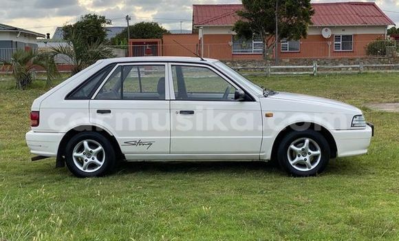 Acheter Occasion Voiture Mazda 323 Blanc à Beitbridge, Matabeleland South Acheter Occasion Voiture Mazda 323 Blanc à Beitbridge, Matabeleland South