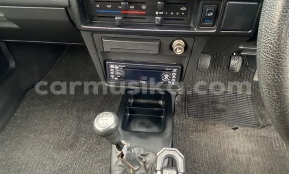 Acheter Occasion Voiture Mazda 323 Blanc à Beitbridge, Matabeleland South Acheter Occasion Voiture Mazda 323 Blanc à Beitbridge, Matabeleland South