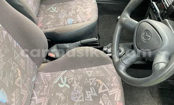 Acheter Occasion Voiture Mazda 323 Blanc à Beitbridge, Matabeleland South Acheter Occasion Voiture Mazda 323 Blanc à Beitbridge, Matabeleland South