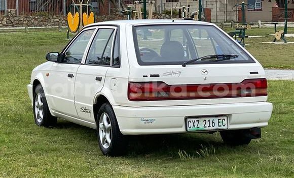 Acheter Occasion Voiture Mazda 323 Blanc à Beitbridge, Matabeleland South Acheter Occasion Voiture Mazda 323 Blanc à Beitbridge, Matabeleland South