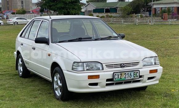 Acheter Occasion Voiture Mazda 323 Blanc à Beitbridge, Matabeleland South Acheter Occasion Voiture Mazda 323 Blanc à Beitbridge, Matabeleland South